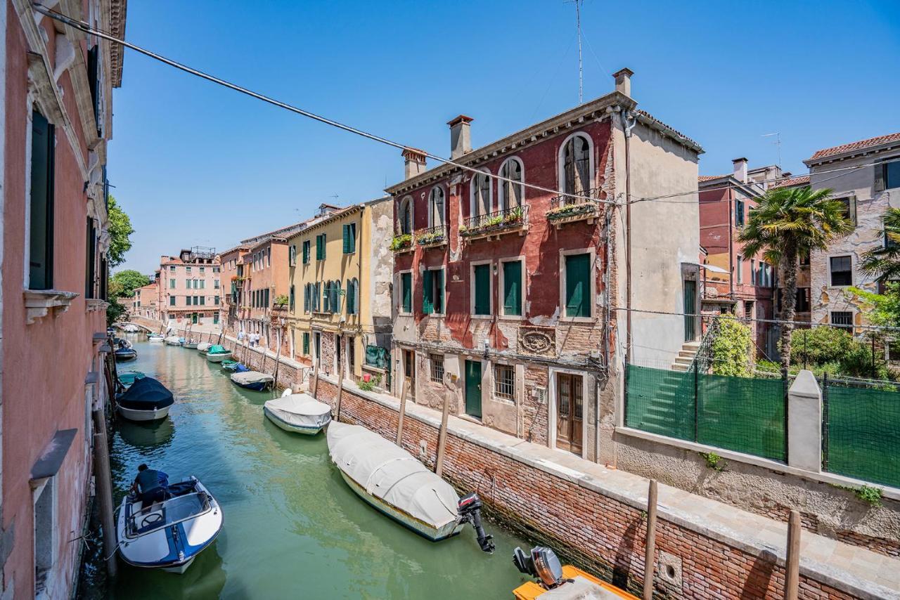 Sartor With Canal View And Private Court *